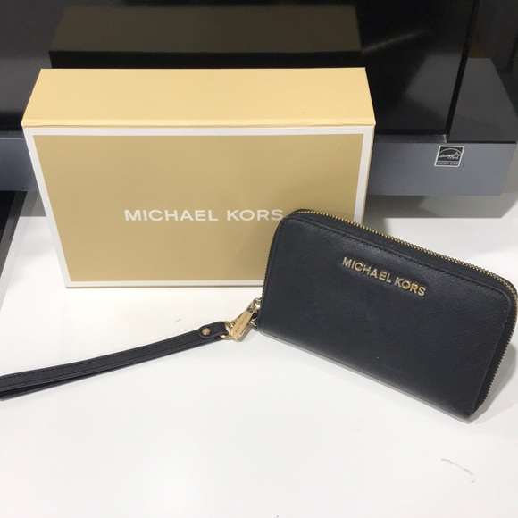 Michael Kors Handbags - Michael Kors Black Wristlet